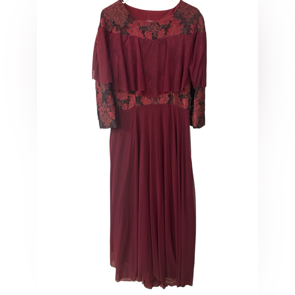 Elegant Burgundy Lace Dress - Picture 4 of 4